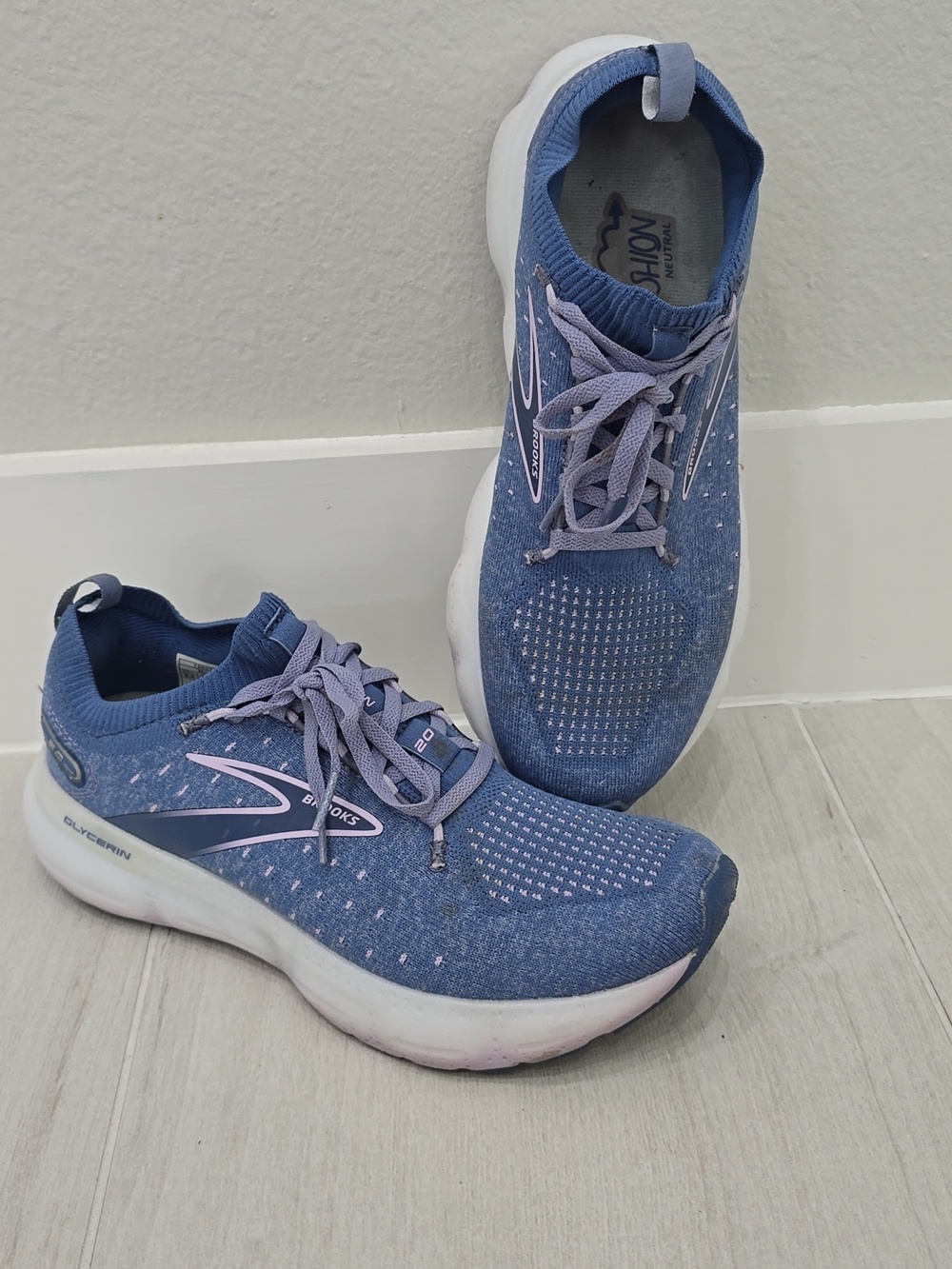 Brooks Women’s Blue Purple White Lace-Up Running Sneakers Glycerin 8.5